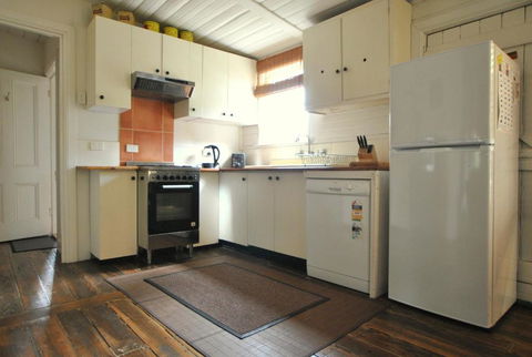 Cooma Cottage - Mackay Tourism 1