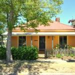 Cooma Cottage - Mackay Tourism 0
