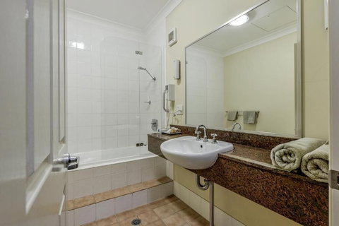 Golden Guitar Motor Inn - Mackay Tourism 2