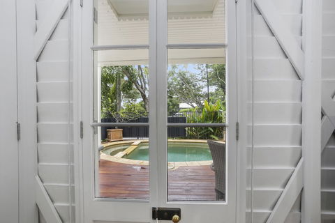 Port Douglas Cottage And Lodge - Mackay Tourism 5