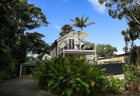 Port Douglas Cottage And Lodge - Mackay Tourism 0