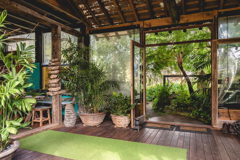 Albany Bali Style Accommodation - Mackay Tourism 0