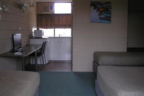 Dongara Old Mill Motel - Mackay Tourism 7