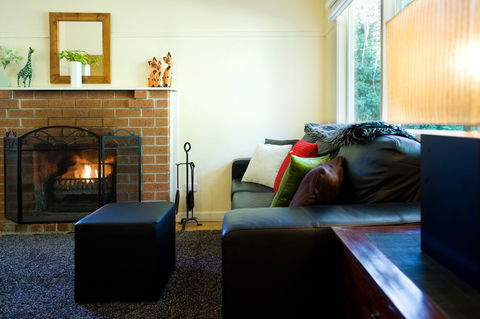 Apple Tree Cottage - Mackay Tourism 1
