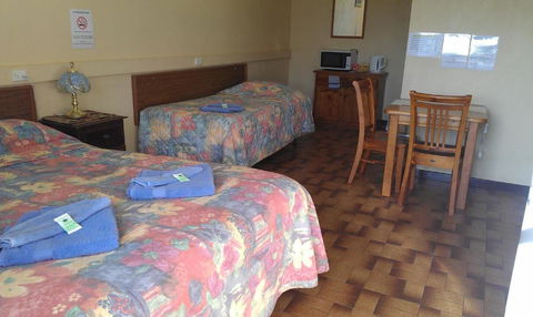 Goolgowi Highway Motel - Mackay Tourism 3