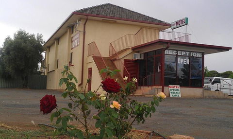 Goolgowi Highway Motel - Mackay Tourism 4