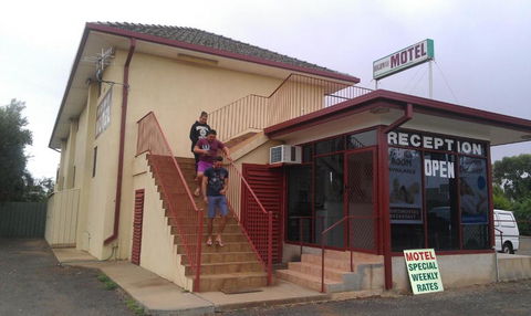 Goolgowi Highway Motel - Mackay Tourism 5