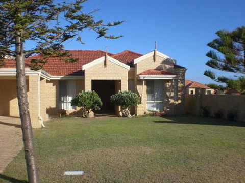 Port Bouvard Beach Holiday Home Mandurah - Mackay Tourism 0