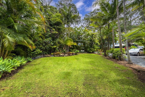 Safety Beach Ocean Bungalows - Mackay Tourism 0