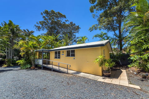 Safety Beach Ocean Bungalows - Mackay Tourism 3