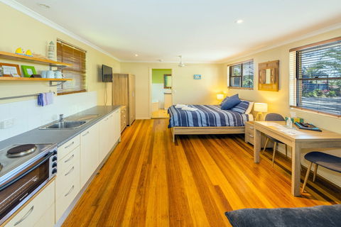 Safety Beach Ocean Bungalows - Mackay Tourism 6