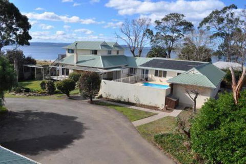 Bambra Reef Lodge - Mackay Tourism 0