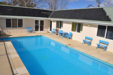 Bambra Reef Lodge - Mackay Tourism 2