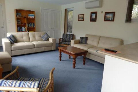 Bambra Reef Lodge - Mackay Tourism 1