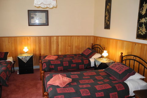 Happy Days Accommodation - Mackay Tourism 7