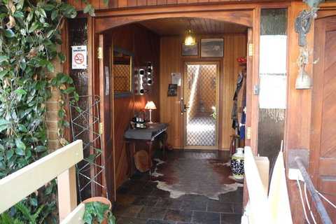 Happy Days Accommodation - Mackay Tourism 1