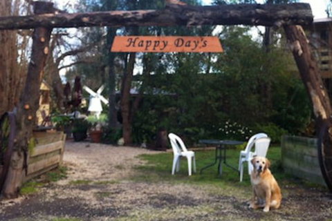 Happy Days Accommodation - Mackay Tourism 0