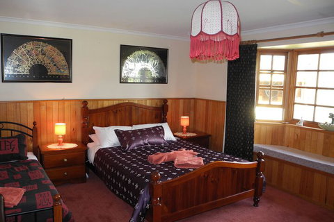 Happy Days Accommodation - Mackay Tourism 5