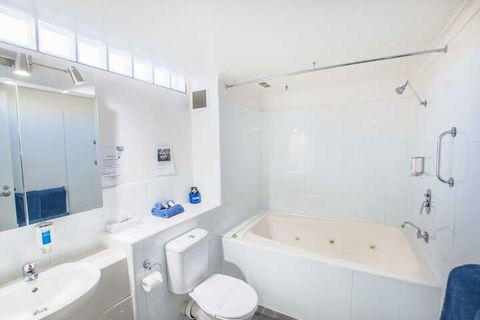 MAS Country Riverboat Lodge Motor Inn - Mackay Tourism 7