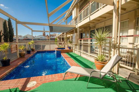 MAS Country Riverboat Lodge Motor Inn - Mackay Tourism 4
