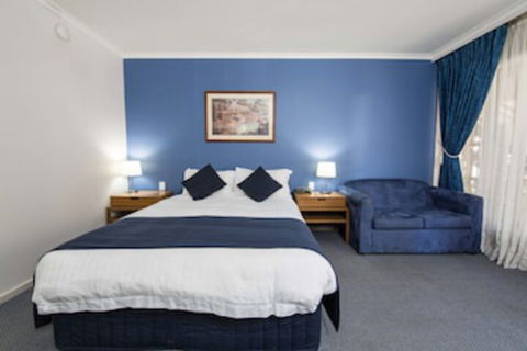 MAS Country Riverboat Lodge Motor Inn - Mackay Tourism 0