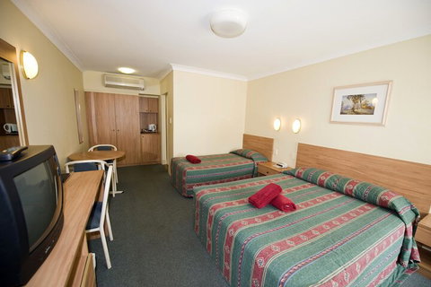 Colonial Court Motor Inn - Mackay Tourism 6