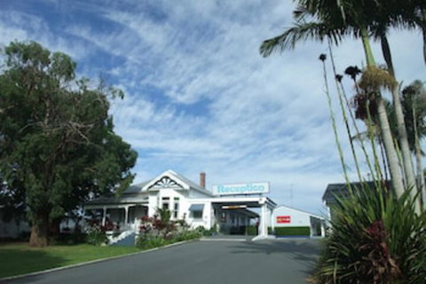 Colonial Court Motor Inn - Mackay Tourism 0
