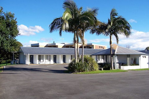 Colonial Court Motor Inn - Mackay Tourism 5