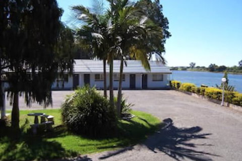 Colonial Court Motor Inn - Mackay Tourism 1