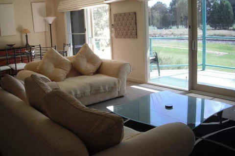 Golf View Apartment 7 - Mackay Tourism 4