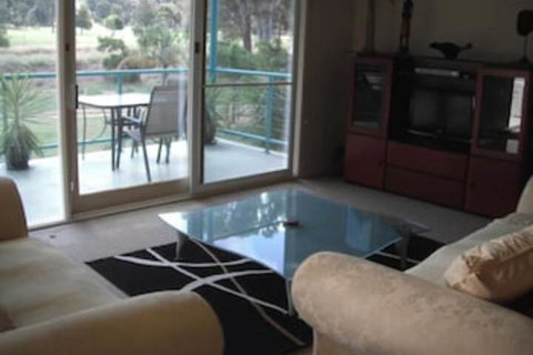 Golf View Apartment 7 - Mackay Tourism 5