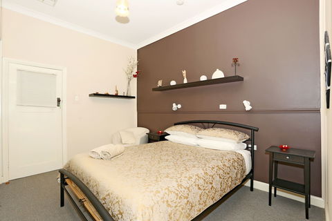 Busselton Guest House - Mackay Tourism 5