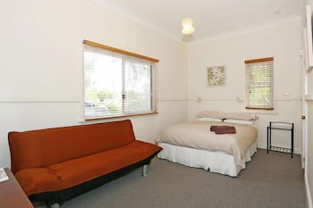 Busselton Guest House - Mackay Tourism 4