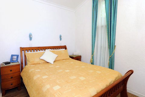 Falls Retreat B & B - Mackay Tourism 2