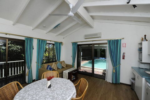 Falls Retreat B & B - Mackay Tourism 6