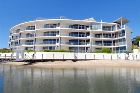 Bluewater Point Resort - Mackay Tourism 1