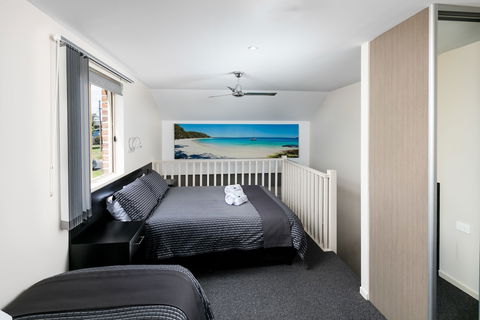Dolphin Shores - Mackay Tourism 3