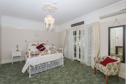 Rosebridge House Bed & Breakfast Adult Retreat - Mackay Tourism 7