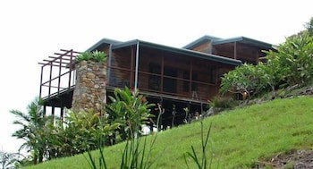 A Sacred Mountain Retreat - Mackay Tourism 0