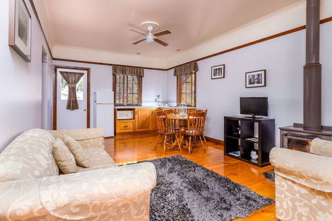 Cypress Ridge Cottages - Mackay Tourism 4