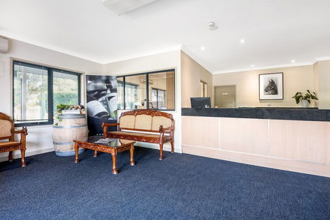Hawkesbury Race Club Motel - Mackay Tourism 4