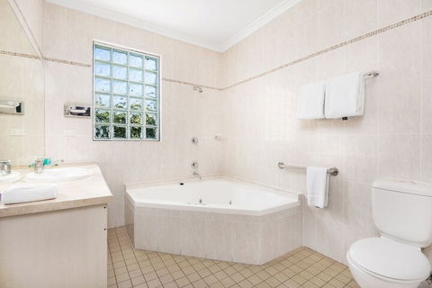 Hawkesbury Race Club Motel - Mackay Tourism 7