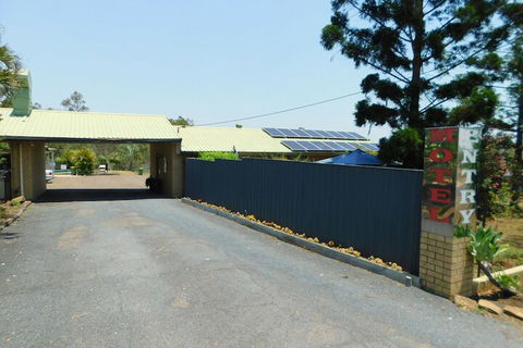 Hatton Vale Motel - Mackay Tourism 3