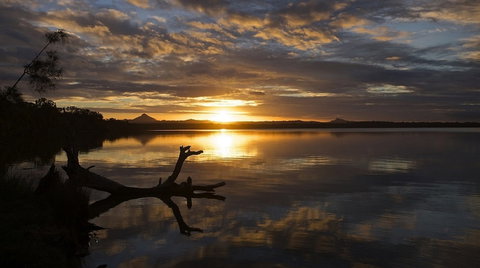 Lake Weyba Cottages - Mackay Tourism 0