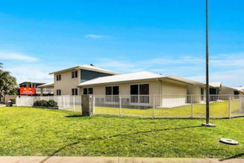 Econo Lodge Beachside - Mackay Tourism 0