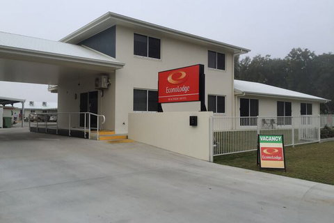 Econo Lodge Beachside - Mackay Tourism 3
