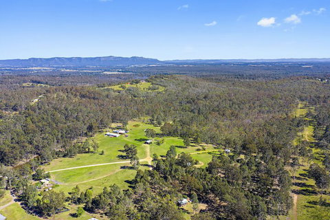 Hunter Hideaway Cottages - Mackay Tourism 7