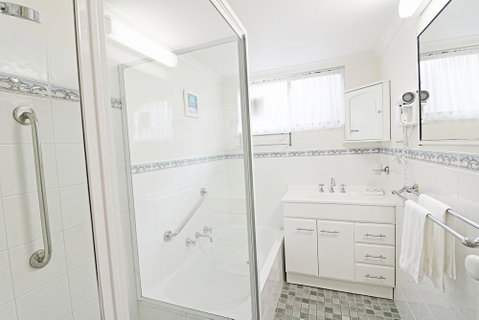 Capri Apartments - Mackay Tourism 4