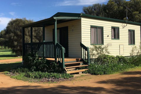 Kangaroo Island Cabins - Mackay Tourism 3