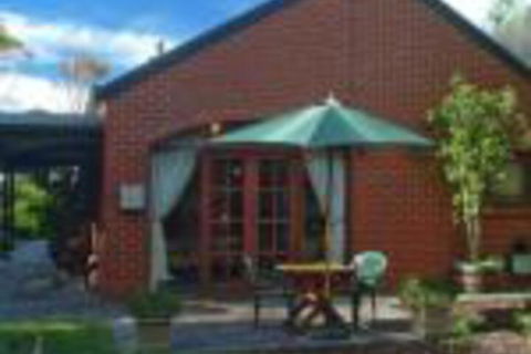 Port Willunga Cottages - Mackay Tourism 0